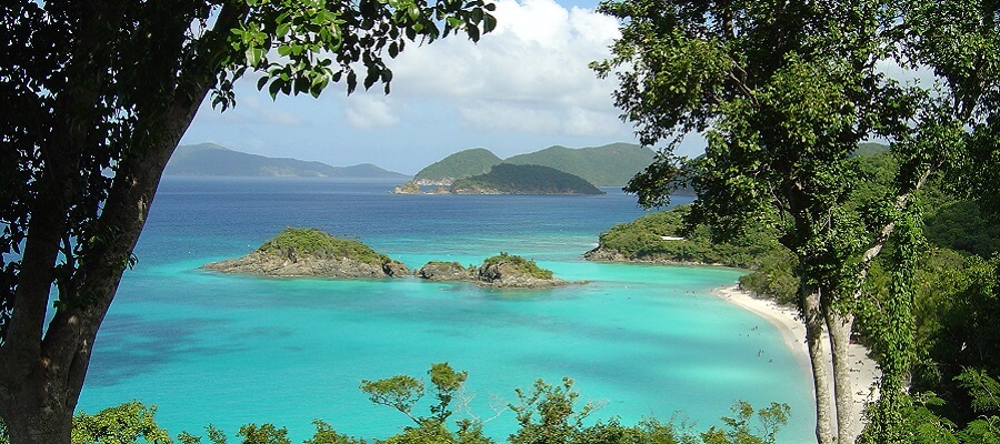 The beautiful turquoise waters of Trunk Bay in St John USVI.
